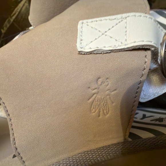 $240 FLY London platform wedge shoes size 40 white and taupe/tan - Picture 8 of 16